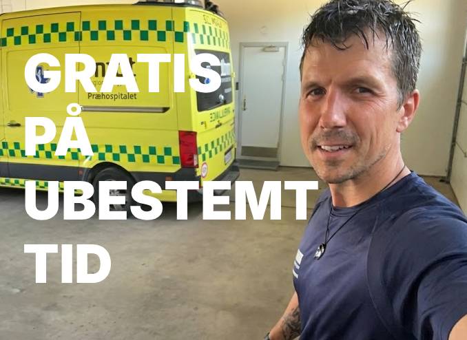 Nicolai foran ambulancen. Teksten på billedet: Gratis på ubestemt tid.