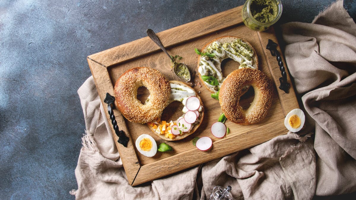 Keto bagel med bacon