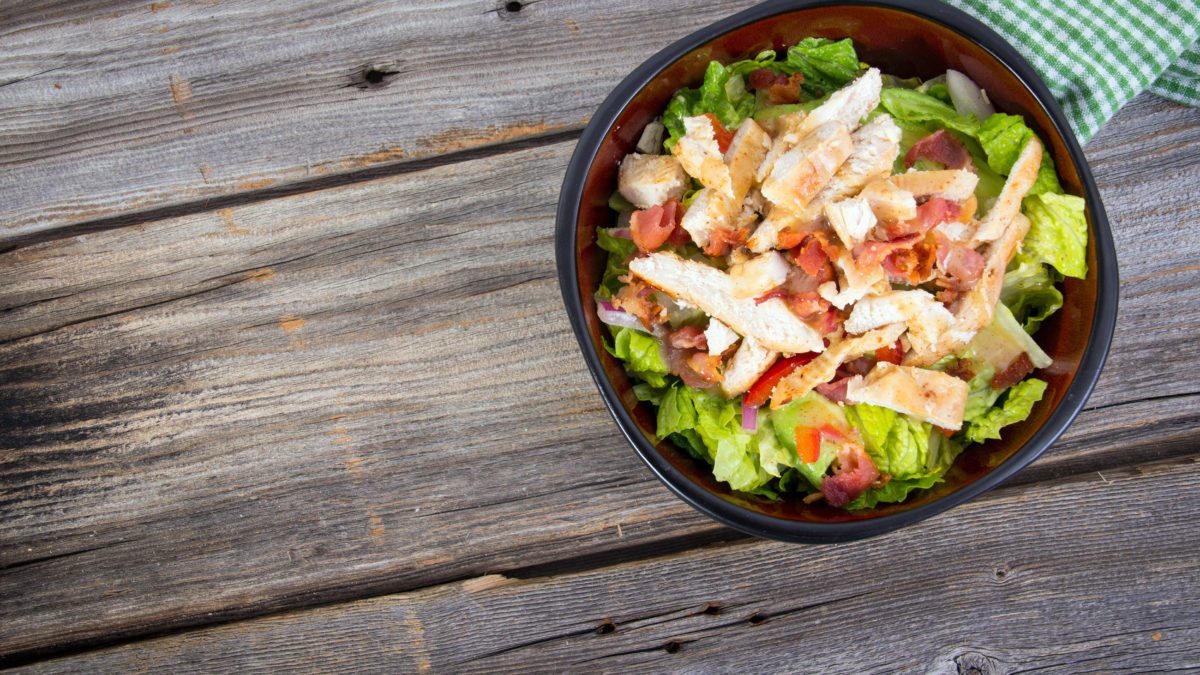 Salat med kylling, avocado og mormor dressing