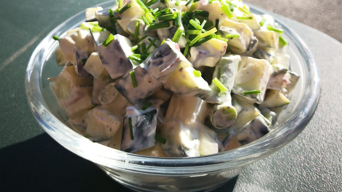 Falsk kartoffelsalat med zucchini og asparges