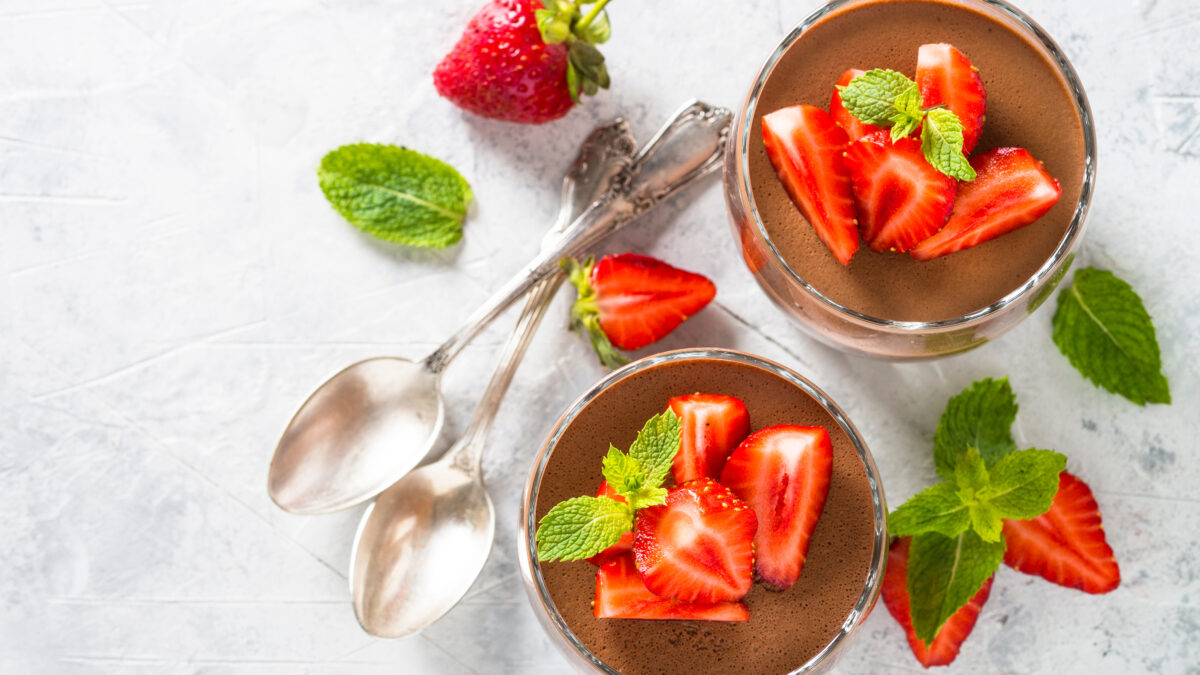Nem chokolademousse dessert med jordbær