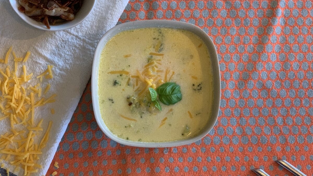 Broccoli cheddar suppe