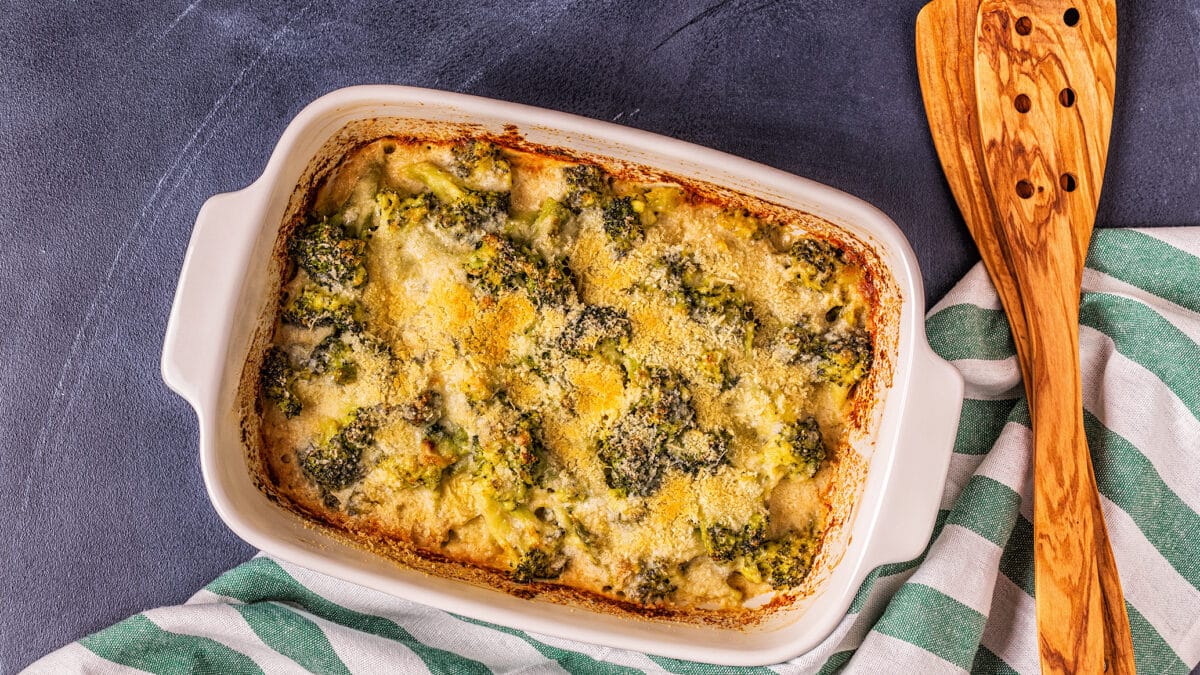 Broccoligratin med bacon