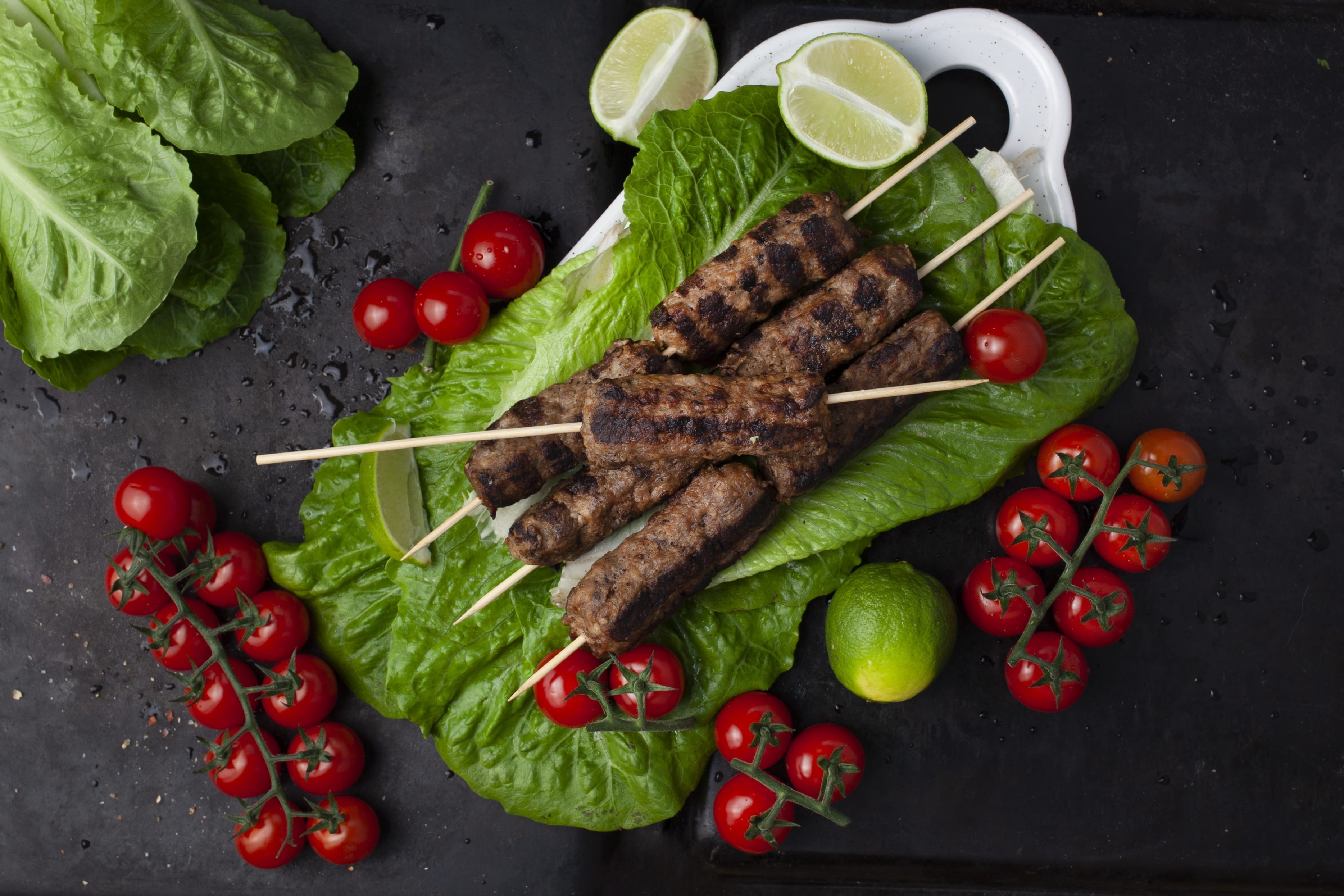 Køfte kebab med stegte grøntsager
