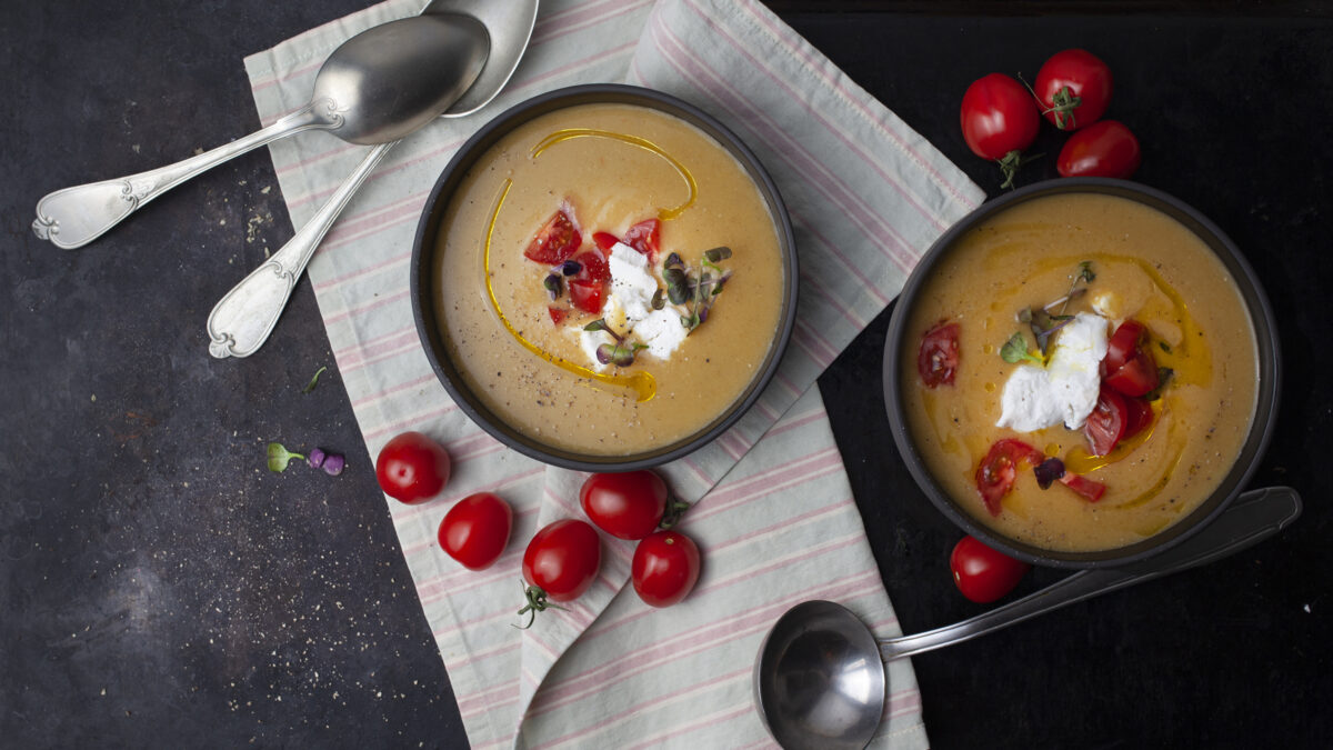 Smagfuld feta og tomat suppe